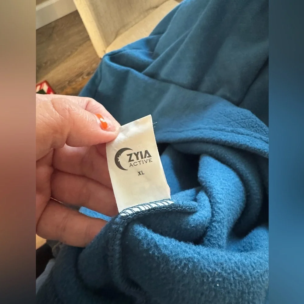 Zyia Wicked Teal Quilted Pocket Pullover - Picture 5 of 5